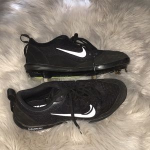 NIKE BLACK SOFTBALL CLEATS